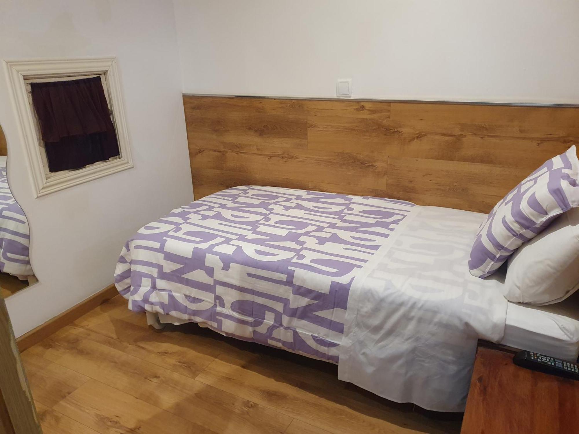 Habitación Individual Económica con baño compartido